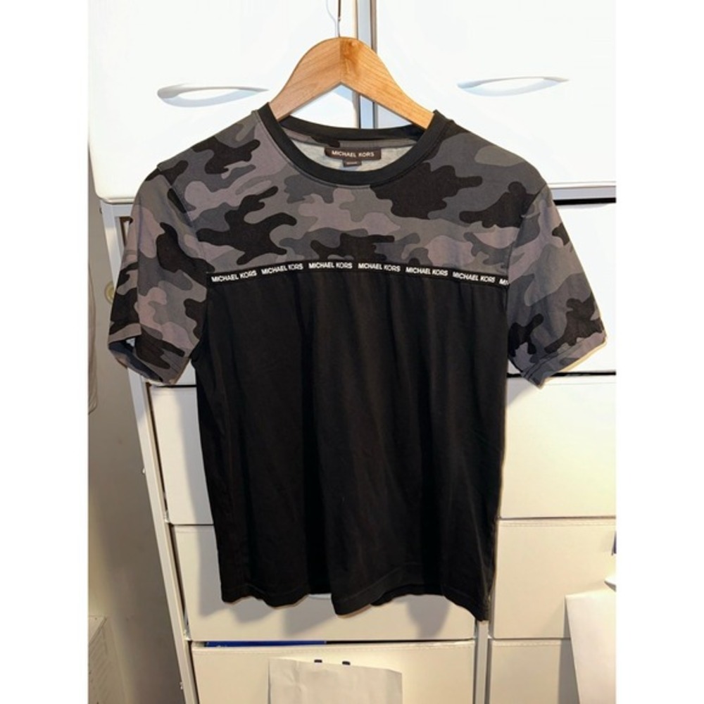 Men's Camo Camoflauge Michael Kors Size Small Tshirt Short sleeve‎ H11